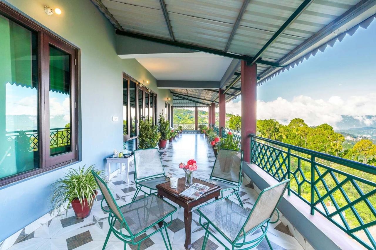 Stayvista At Cecil Cottages With Barbeque, Hill View Kasauli Exterior photo