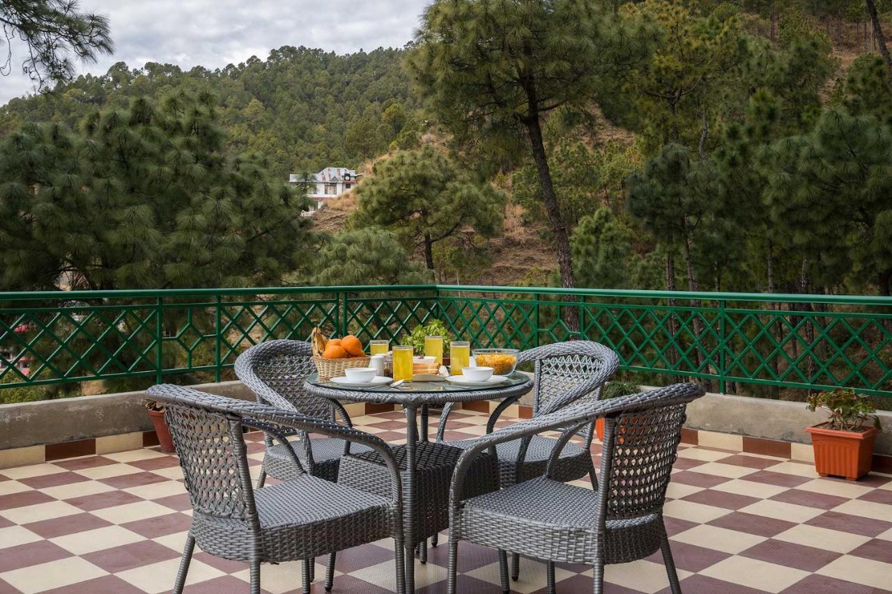 Stayvista At Cecil Cottages With Barbeque, Hill View Kasauli Exterior photo