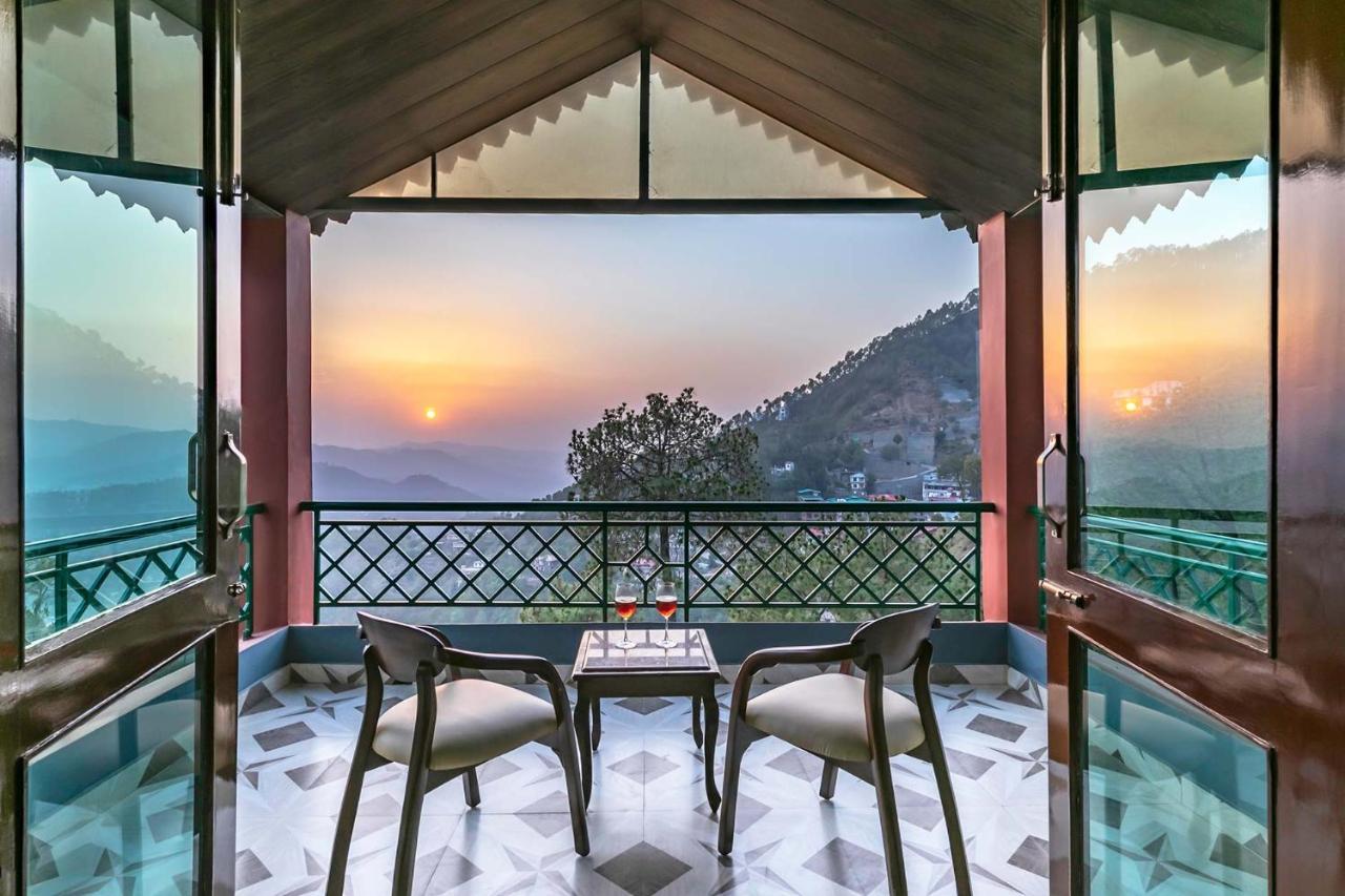 Stayvista At Cecil Cottages With Barbeque, Hill View Kasauli Exterior photo