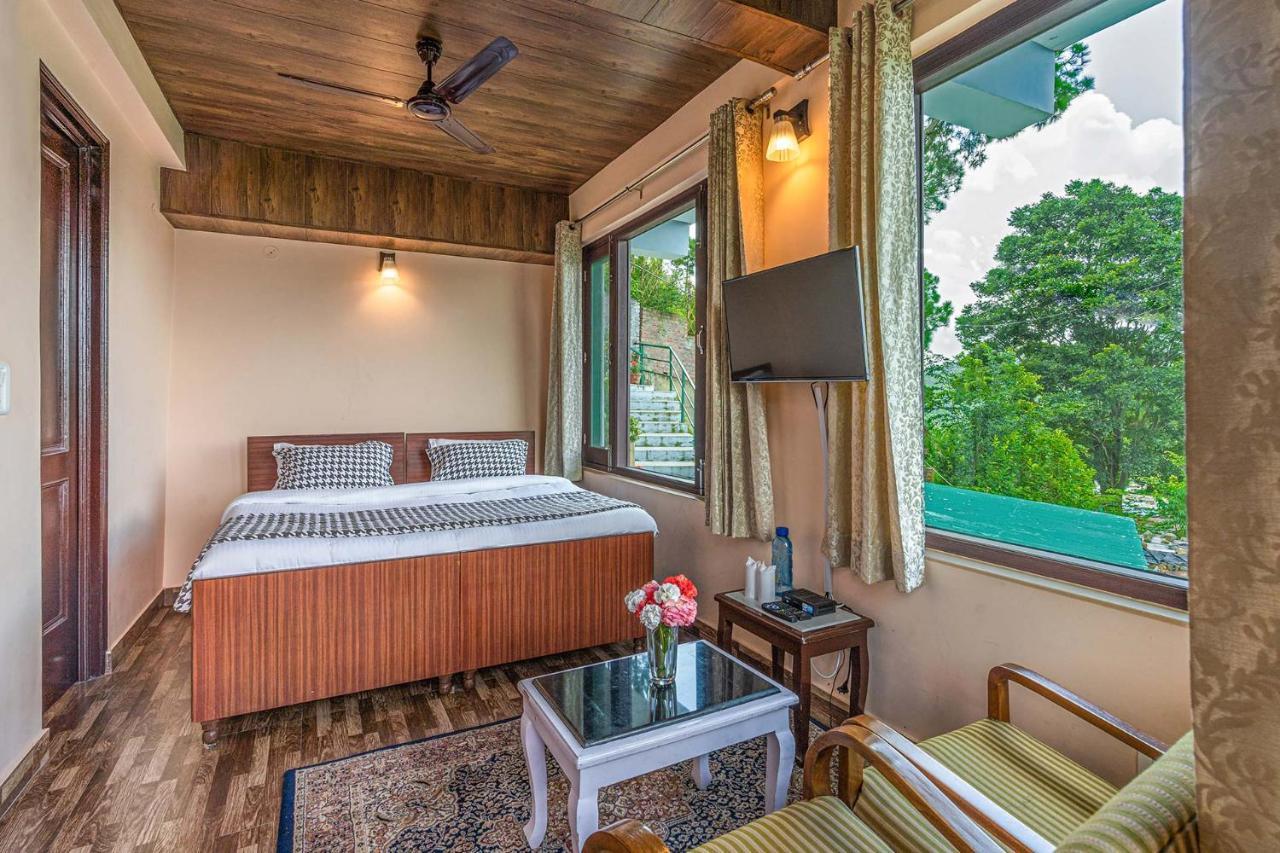 Stayvista At Cecil Cottages With Barbeque, Hill View Kasauli Exterior photo